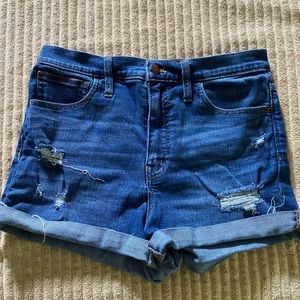 Distressed jean short
